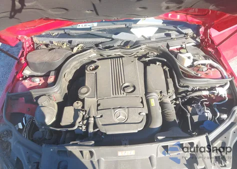 2013 Mercedes-Benz C 250 Sport z USA, uszkodzony, nr VIN WDDGF4HBXDR257474